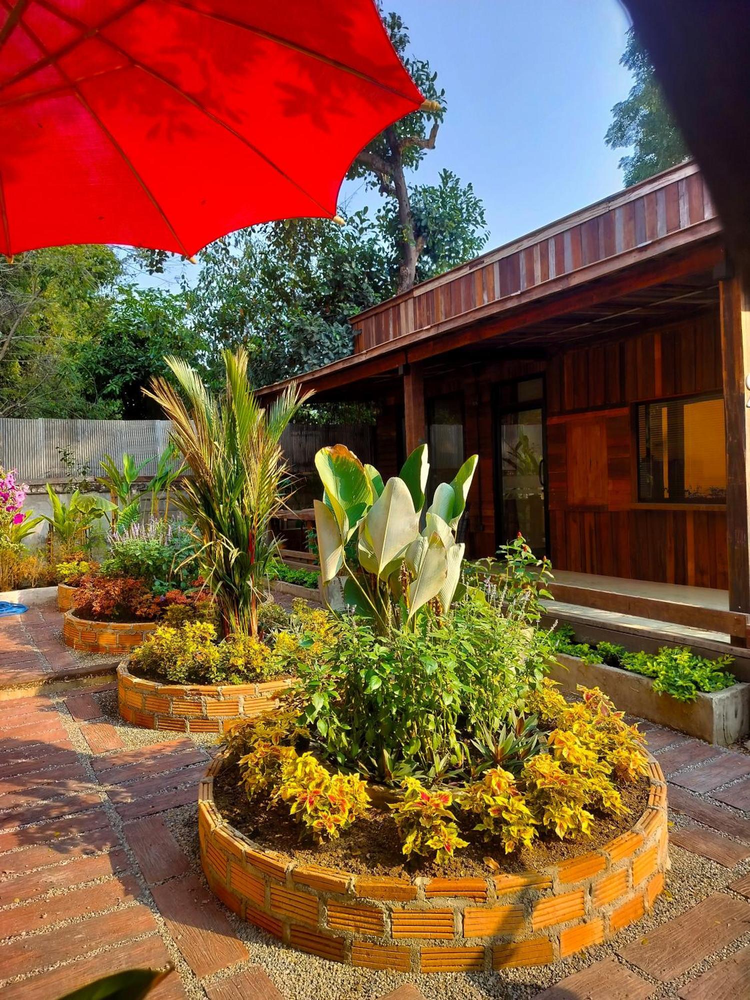 Oldy De Garden Aparthotel Chiang Mai Exteriör bild